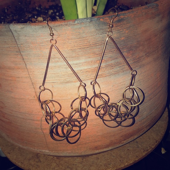 Gold dangle earrings - Picture 2 of 5